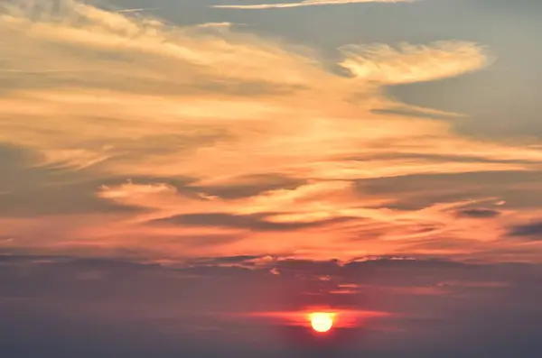 Όμορφο Φυσικό Πολύχρωμο Φόντο Υπέροχο Ηλιοβασίλεμα Πάνω Από Την Πολωνική — Φωτογραφία Αρχείου