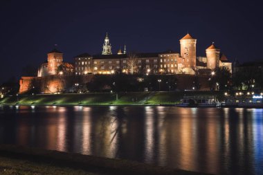 Krakow, Polonya - 12 Şubat 2020 Krakow 'daki Güzel Wawel Kraliyet Kalesi.