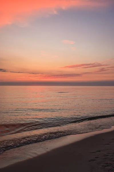 多姿多彩的夏季风景与水的主题 波兰的波罗的海映衬着美丽的天空 — 图库照片