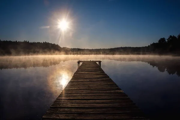Beautiful Summer Morning Landscape Wooden Pier Lake Shore Misty Morning — Stock Photo, Image