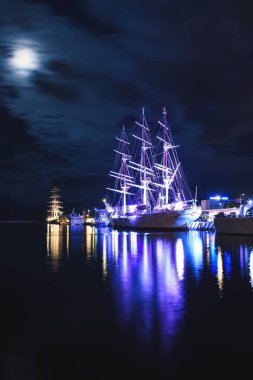 Gdynia; Polonya - 6 Ekim 2020: Gdynia limanında 