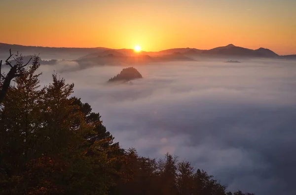 Wonderful Morning Mountain Landscape Sunrise Top Sokolica Pieniny Poland — Stock Photo, Image