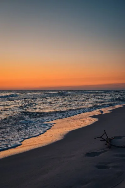 海边美丽的五彩斑斓的风景 波兰贾斯塔尼亚波罗的海上空的日出 — 图库照片