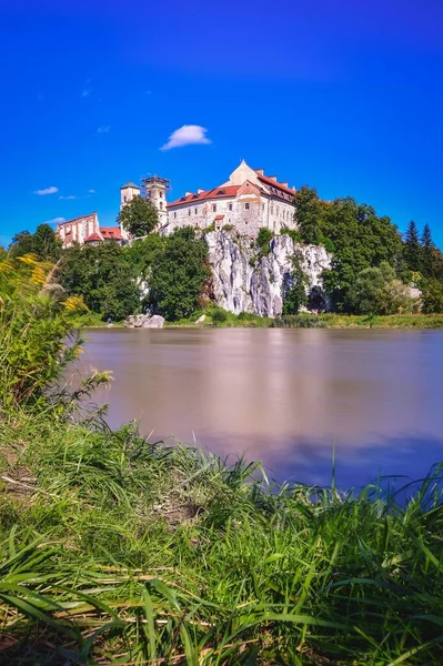 stock image Beautiful historic monastery on the Vistula River in Poland. Benedictine abbey in Tyniec near Krakow, Poland. Long exposure photo with blurred water effect.