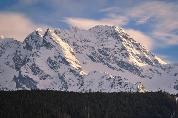 Schöne Berglandschaft Vorfrühling Blick Auf Die Schneeweißen Gipfel Der Polnischen — Stockfoto