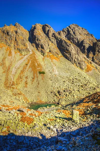 Paisaje Montaña Otoño Día Soleado Pintoresca Vista Sobre Lago Valle —  Fotos de Stock