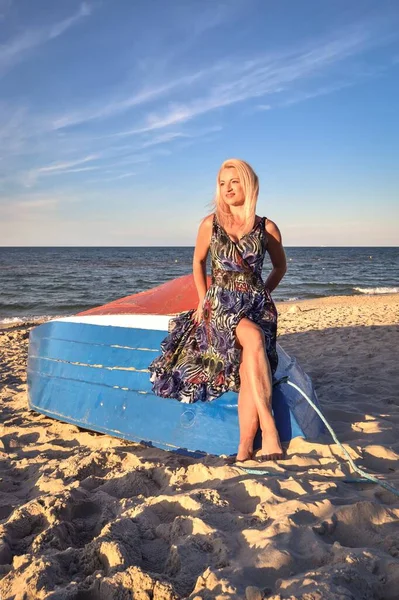 Beautiful Holiday Concept Woman Beach Girl Boat Jastarnia Poland — Stock Photo, Image