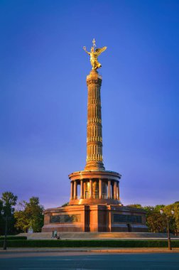 Berlin, Almanya - 30 Nisan 2014: Siegessaule, Almanya 'nın Tiergarten şehrinde bulunan Zafer Sütunudur..