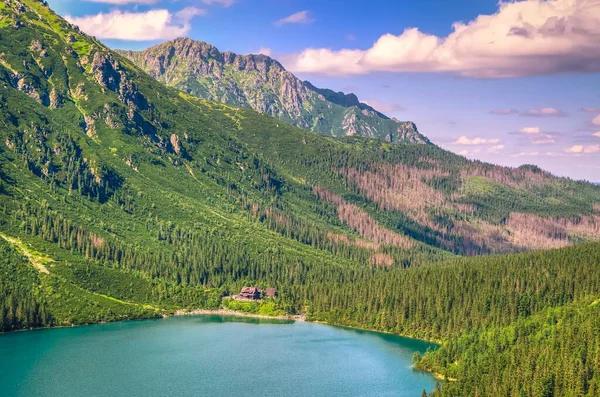 在阳光灿烂的假日里 山水尽收眼底 高山湖中 海洋之眼 Morskie Oko 湖是波兰塔特拉山山区最受欢迎的地方 — 图库照片