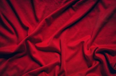 Kırmızı kırışık kumaş dokusu. Tekstil yapısına yakın çekim, arka plan olarak kullanılabilir.