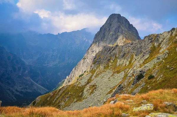 在斯洛伐克山区的夏季山地景观 斯洛伐克塔特拉山的落基峰 — 图库照片