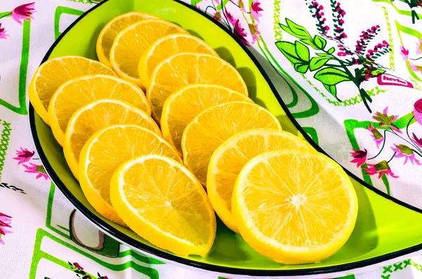 Concept Fresh Yellow Fruits Slices Lemon Bowl Colorful Cloth — Stock Photo, Image