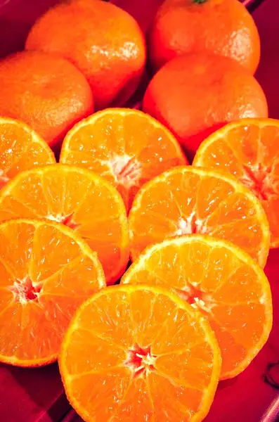 Agrumes Orange Demi Mandarines Sur Une Table Bois Rouge — Photo