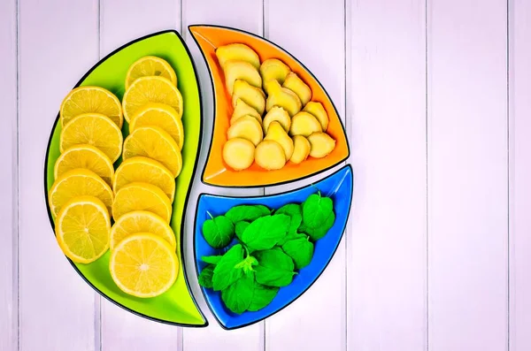 Concept Avec Fruits Frais Légumes Épices Vertes Citron Gingembre Feuilles — Photo