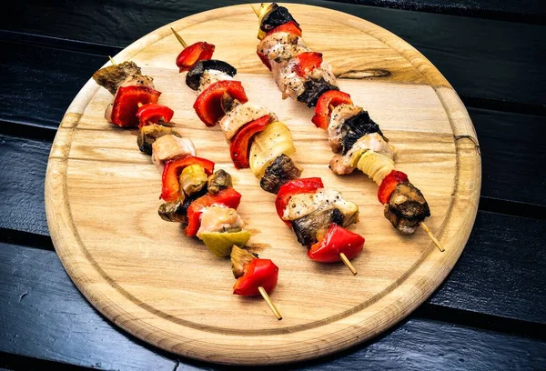 Concept Tasty Grilled Food Skewers Meat Turkey Red Peppers Mushrooms — Stock Photo, Image