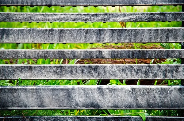 Houten Natuur Achtergrond Houten Planken Met Groen Gras Achtergrond — Stockfoto