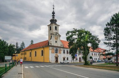 Spisske Podhradie, Slovakya - 18 Ağustos 2015: Kilise kardeşler Hospitallers Spisske Podhradie, Slovakya.