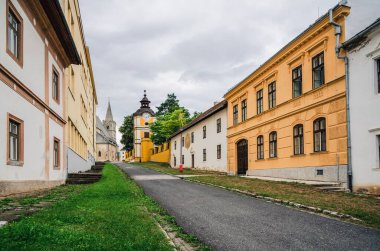 Spisska Kapitula, Slovakya - 18 Ağustos 2015: Yol St Martin's Katedrali Spisska Kapitula, Slovakya.