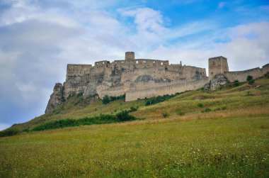 Eski kale kalıntıları. Kalıntılar kale Spissky Hrad Slovakya.