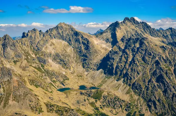 在斯洛伐克山区的夏季山地景观 斯洛伐克塔特拉山高山的落石峰 — 图库照片