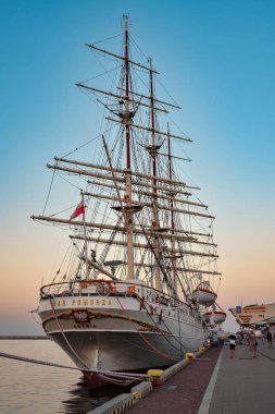 Gdynia, Polonya - 26 Ağustos 2022: Gdynia limanında 