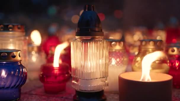 Bougies Funèbres Lumières Incandescentes Sur Cimetière Nuit Jour Férié Toussaint — Video