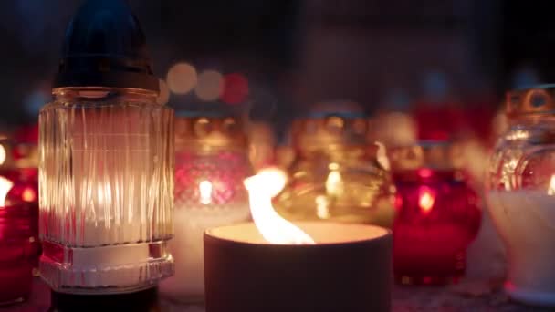 Щоночі Цвинтарі День Усіх Святих Світить Світло Гробів — стокове відео
