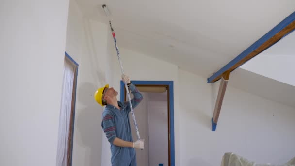 Adult Man Paints Wall Roller Makes Repairs Room Attic Floor — 비디오