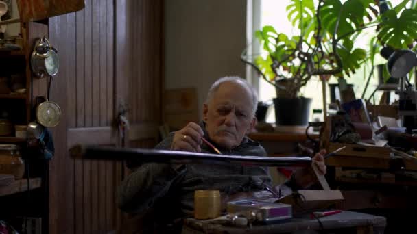 Elderly Male Master Works His Workshop Restoring Japanese Sword Sheath — стоковое видео