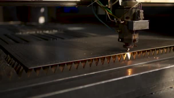 Máquina Corte Por Láser Cnc Industrial Corta Lámina Metal Con — Vídeos de Stock