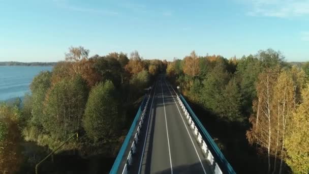Luchtfoto Van Weg Door Het Landelijke Europese Platteland Aan Het — Stockvideo