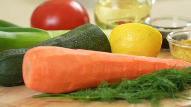 Diferentes Vegetais Frescos Verduras Como Ingredientes Para Farinha Legumes Assada — Vídeo de Stock