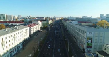 Minsk, Belarus - 10.2018 İnsansız Hava Aracı uçuşu Minsk 'in merkezinde güneşli bir sabah