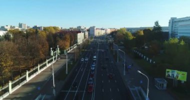 Minsk, Belarus - 10.2018 İnsansız Hava Aracı uçuşu Minsk 'in merkezinde güneşli bir sabah