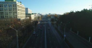 Minsk, Belarus - 10.2018 İnsansız Hava Aracı uçuşu Minsk 'in merkezinde güneşli bir sabah