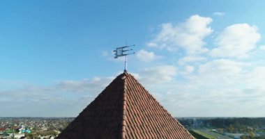 Lida, Belarus - 17.10.2018 - Lida Kalesi 'nin manzarası, Lida, Grodno Bölgesi, Batı Belarus' taki tarihi, ortaçağ kalesi