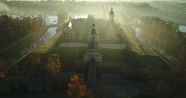 Niasvizh Belarus 2018 拉齐威尔城堡尼亚斯韦日皇家宫殿的空中景观 — 图库视频影像