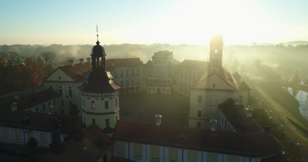 Niasvizh Belarus 2018 拉齐威尔城堡尼亚斯韦日皇家宫殿的空中景观 — 图库视频影像