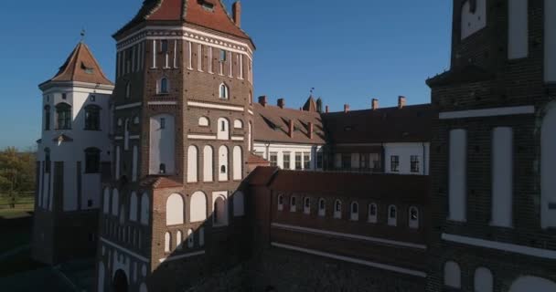 Mir Belarus 2018 秋天Mir城堡建筑群的空中景观 — 图库视频影像