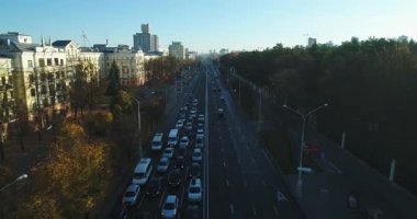 Minsk, Belarus - 10.2018 İnsansız Hava Aracı uçuşu Minsk 'in merkezinde güneşli bir sabah