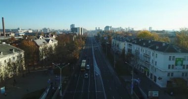 Minsk, Belarus - 10.2018 İnsansız Hava Aracı uçuşu Minsk 'in merkezinde güneşli bir sabah