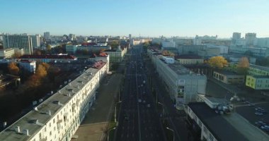 Minsk, Belarus - 10.2018 İnsansız Hava Aracı uçuşu Minsk 'in merkezinde güneşli bir sabah