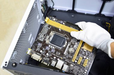 6 / 8 / 2022 Chonburi, Tayland, ASUS bilgisayar aksesuarları ve parçaları çok popülerdir. Tayvan 'da önemli bir üretim kaynağı vardır (yani Çin, Tayvan ve ABD arasındaki anlaşmazlık).).