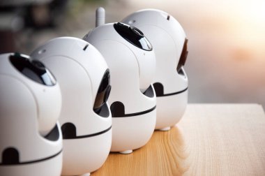 Beyaz IP kameraları, güvenlik nedeniyle çok popüler..