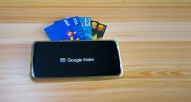 26-11-2022 Chonburi, Thailand, Google Gpay, Wallet is starting to use and is an application that combines financial matters Purchasing and shopping online