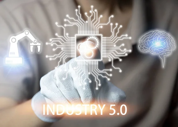 The concept of Industrial Revolution No. 5 is to improve the production process to be more efficient. By working together between humans (Human), intelligent systems (AI) and robots (Robot).