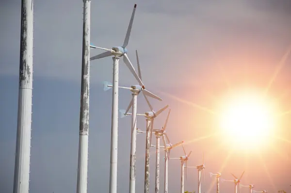 Rüzgar türbinleri, temiz enerji doğal enerji.