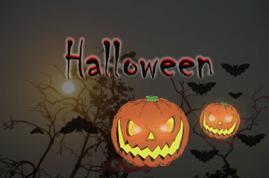 Korkunç Cadılar Bayramı gecesinde fenerlerin şeytani parlayan gözleriyle ürkütücü orman günbatımı..