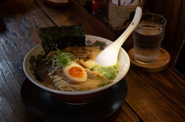 Japon eriştesi, yaygın olarak bilinen Japon restoranı.
