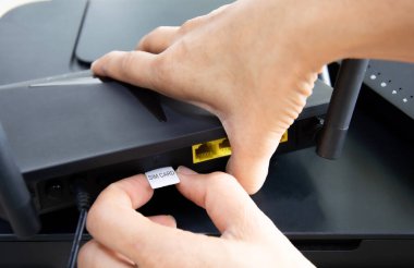 SIM kart dağılımı için internet sinyalleri kullanan bir yönlendirici kullanma fikirleri